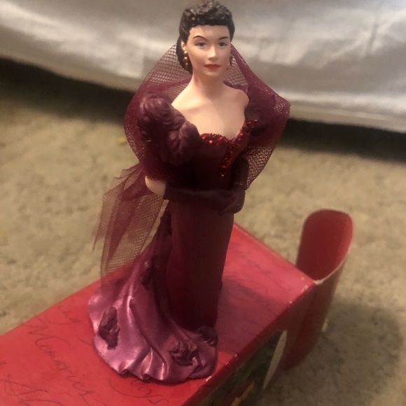 Hallmark Scarlett O'Hara Gone with the Wind Collectible Ornament Dated 1997 - Picture 4 of 4
